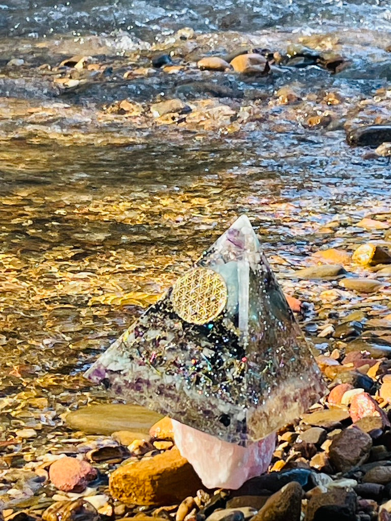 New Earth Pyramid Orgonite vibrations